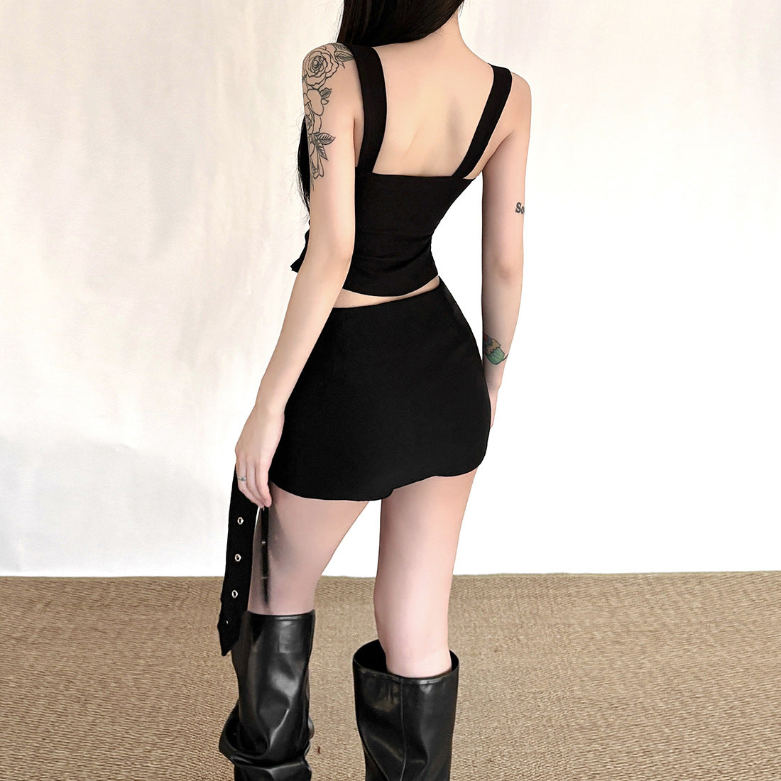 Solid Color Strapless Fitted Crop Top with Metal Rivets for Women