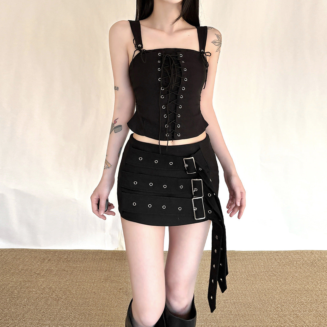 Solid Color Strapless Fitted Crop Top with Metal Rivets for Women
